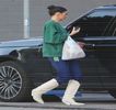 —  Câteva „ă-uri” irelevante, să sfârşească adăugând: „Să-mi pudrez nasul, evident. Ce