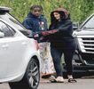 — Îi oferă întreaga atenţie lui Josephine. „Vezi că ai ceva aici.” Intenţionat îşi direcţionează