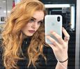 ━ Rămâne tăcută, urmărindu-i plictisită modul în care se descalță. Probabil îmbujorarea