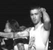 — Asupra gestului executat de către Travis, anume oferirea acelei sticle de bere. Durata