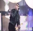 — Cu sticla în palmă; o cauză a unei simple constatări: “Depinde despre cine-i vorba,” ca ulterior