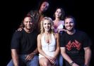 arrow-cast-in-comic-con-2017-px