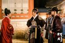 2019-4-1-jung-il-woo-in-haechi-episode-152930-website-photos-and-behind-the-scenes.-cr.-sbs-2