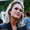 — Surâde foarte finuț și se uită la el, urmând să miște capul în sens afirmativ pentru