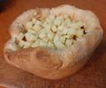 Aperitiv cu cartofi prăjiți, ceapă, costiță afumată, parmezan, ou și cașcaval -3
