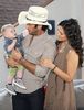 Sofia y Arturo con su hijo