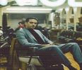 ̷͡︽.　· de bancnote. Privește furtiv barmanul care probabil îl auzise pe Aron și acum recupera