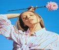 ╰　·• Ziua trecuse iuțită pe lângă Ester; vremea călduroasă-i amorțise apetitul în general,