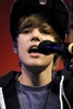 Sssttt! JUstin canta
