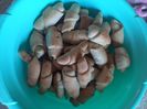 cornulete cu untura si smantana, umplute cu dulceata de piersici