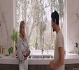 canapea, lângă Sonia, apropiindu-mă puțin pentru a-i putea șopti. ”Dacă mănâncă prea