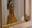 ”undeva la munte, if you are into that.” Conversația ne este întreruptă de o voce extrem de
