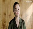 aveam să fiu găsită de acele prezențe umane care, fără să știe, mă aduceau înapoi la suprafață?