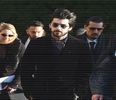 ⸺ Casa mirosea a tămâie ieftină şi vanilie arsă, probabil de la vreun difuzor de cameră luat