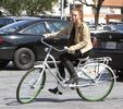 Miley-Cyrus_Com_BikeRideTolucaLakeJambaJuice_7thMarch2010_023