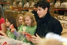 North-Texas-Food-Bank-For-Feeding-America-2-01-10-nick-jonas-9703281-512-341