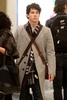 LAX-Airport-17-12-09-nick-jonas-9469603-341-512