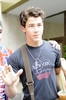 -Nick-getting-Starbucks-in-Toronto-09-11-nick-jonas-8129040-473-712