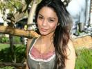 Vanessa-Anne-Hudgens-vanessa-anne-hudgens-4734839-1600-1200