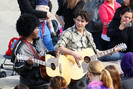 Nick+Jonas+put+impromptu+acoustic+session+YdOYCL3o05Bl