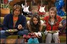 2-09-Achy-Jakey-Heart-Part-1-hannah-montana-3168208-720-480