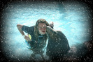 miley-cyrus-with-sea-animals-2