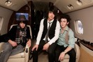 Jonas+Brothers+Arrive+UK+Private+Jet+zw2mQnfvrJwl