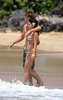 zac-efron-vanessa-hudgens-hawaii-83