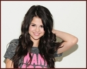 sel-selena-gomez-9217244-400-316
