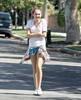 miley-cyrus_COM-la2007aug31-earlywalk007
