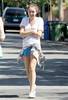 miley-cyrus_COM-la2007aug31-earlywalk008