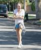 miley-cyrus_COM-la2007aug31-earlywalk009