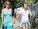 miley-cyrus_COM-la2007aug31-earlywalk002