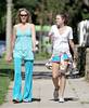 miley-cyrus_COM-la2007aug31-earlywalk003