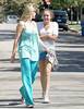 miley-cyrus_COM-la2007aug31-earlywalk004