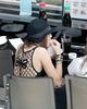 miley-cyrus-photos-sushi-042