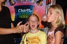 annasophiarobbfan_com-bubblegumblowingcontest-2005jul12-k002