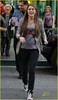 miley-cyrus_COM-burbank2009jan30-radiodisneyheadquarters-011