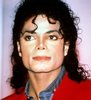 a-jefuit-un-magazin-costumat-in-michael-jackson