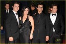 Jonas-Brothers-White-House-Correspondents-Dinner-nick-jonas-11897815-1222-817