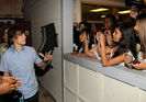 Candids-2010-May-8th-Six-Flags-Magic-Mountain-Credit-Justin-B-Org-justin-bieber-12091108-400-279