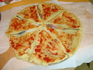 IMPARTIM ALUATUL SI PUNEM PASTA DE TOMATE