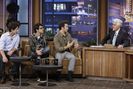 Tonight-Show-with-Jay-Leno-05-14-the-jonas-brothers-nick-jonas-12200373-990-660