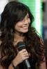 vanessaannehudgens-dot-net_mtvtrl2006nov6-hosting-j008