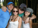 have-you-guys-seen-selena-s-rare-pics-selena-gomez-7778574-500-375