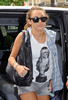 Miley+attracts+attention+9D9OowIKTY9l