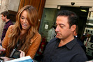 Miley+Cyrus+stops+sign+hundreds+teenage+fans+cu6Pym59uiGl