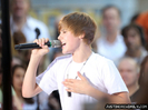 normal_FP_5137472_Bieber_Todayshow_CJNY_060410