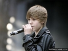 normal_justin-bieber8-1275857112-view-0