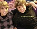 Cole_Sprouse_1263154975_4[1]